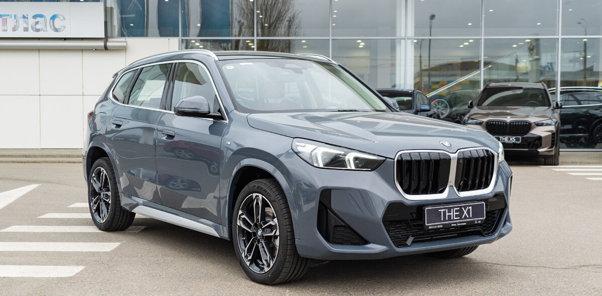 «Заряженный» BMW X1 Long появился в России.
