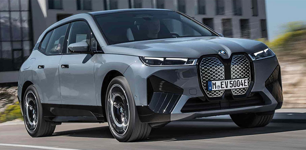 Перегонщики начали предлагать в России кроссоверы BMW iX: известна их цена