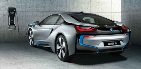 Компания BMW продала в 2020 году рекордные 190 тысяч электромобилей