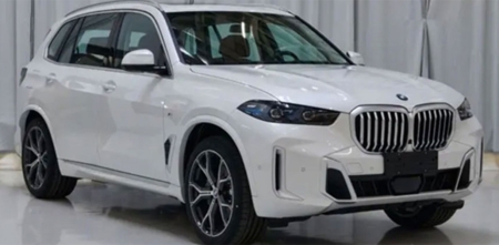 Это новейший BMW X5L. Внедорожник показали на живых фото